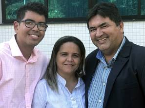 Eduardo Ferreira dos Santos and his family